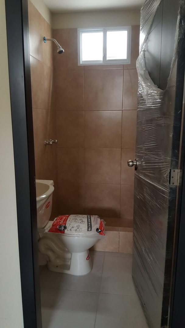 Alquiler Casa 3 dormitorios, Urb Logare