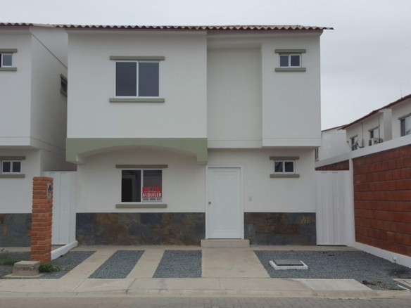 Alquiler Casa 3 dormitorios, Urb Logare
