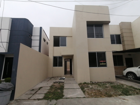 Alquiler de Casa en Urb. Cataluña