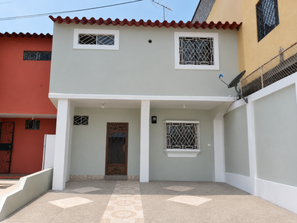 Venta Casa en Villa España, 3 Dormitorios