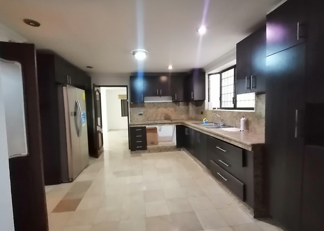 1100