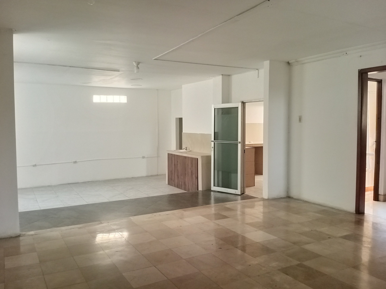 Casa en Garzota con uso de Suelo Comercial