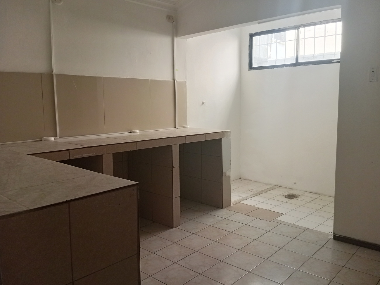 Casa en Garzota con uso de Suelo Comercial