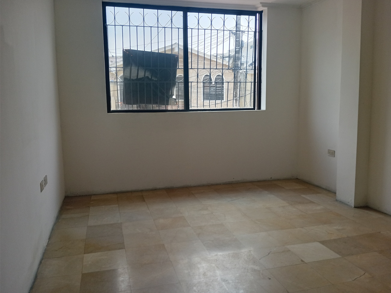 Casa en Garzota con uso de Suelo Comercial