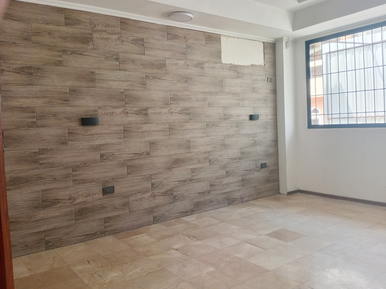 Casa en Garzota con uso de Suelo Comercial